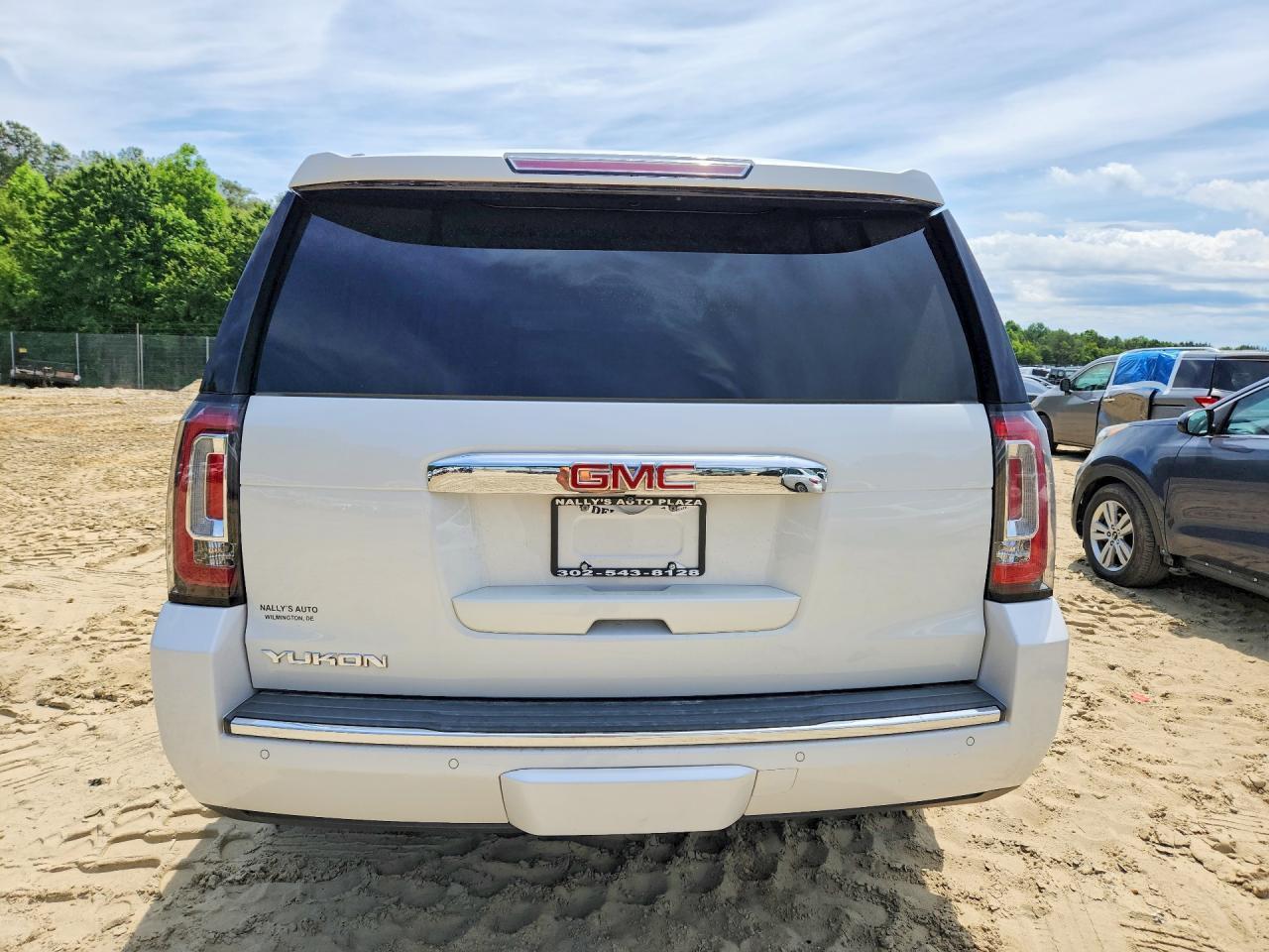 2016 GMC Yukon Denali - Image 6