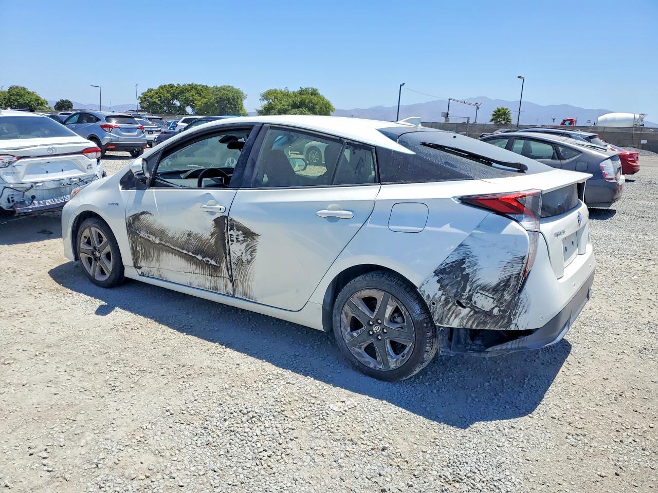 2018 Toyota Prius Three Touring - Фото 2