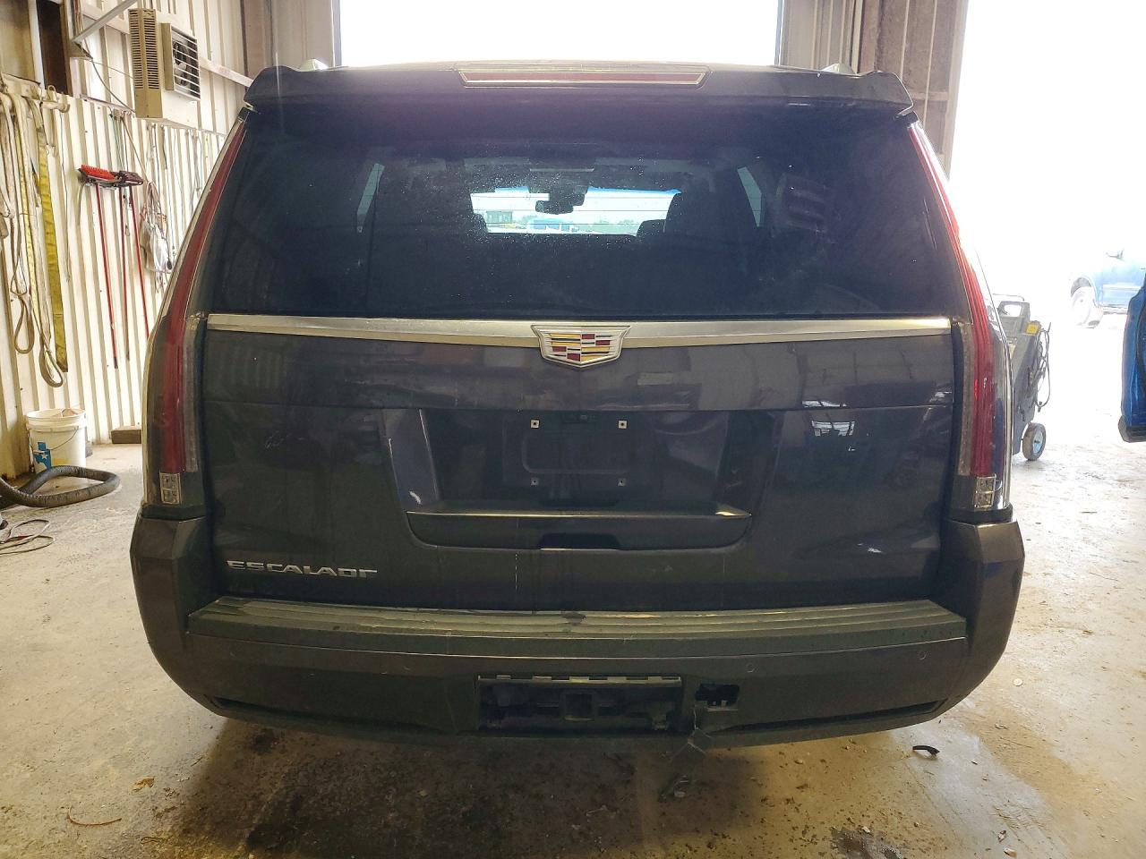 2018 Cadillac Escalade Premium Luxury - Image 6