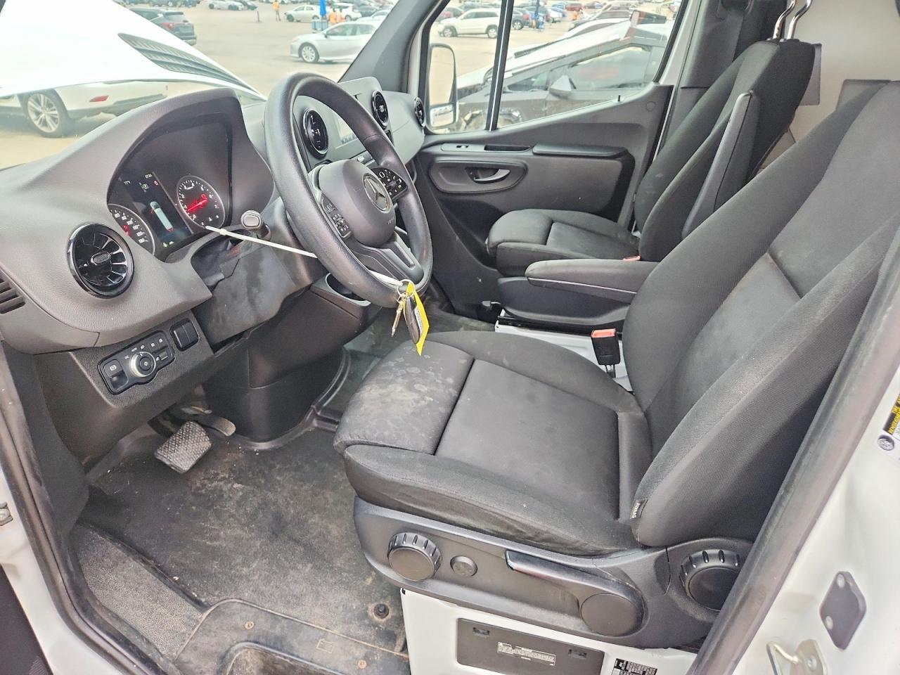 2023 Mercedes Benz Sprinter 2500 Delivery Van - Фото 7