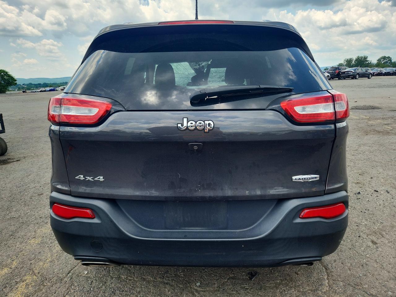 2017 Jeep Cherokee Latitude - Image 6
