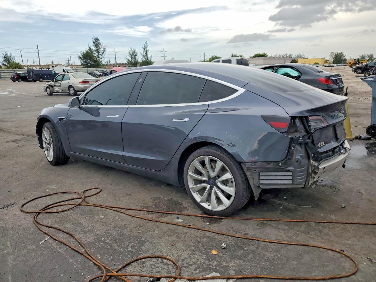 2019 Tesla 3 - Фото 2