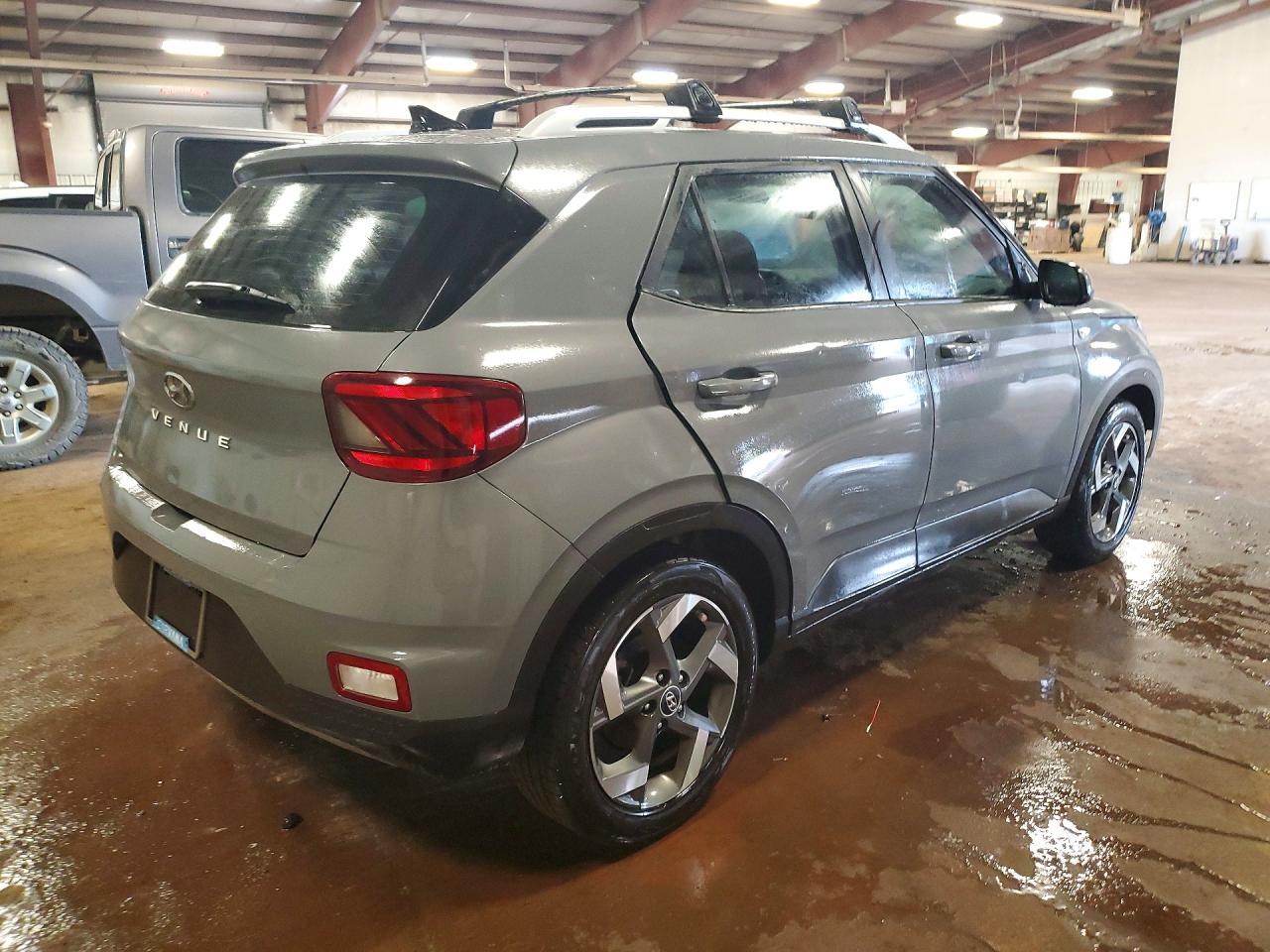 2021 Hyundai Venue Sel - Image 3
