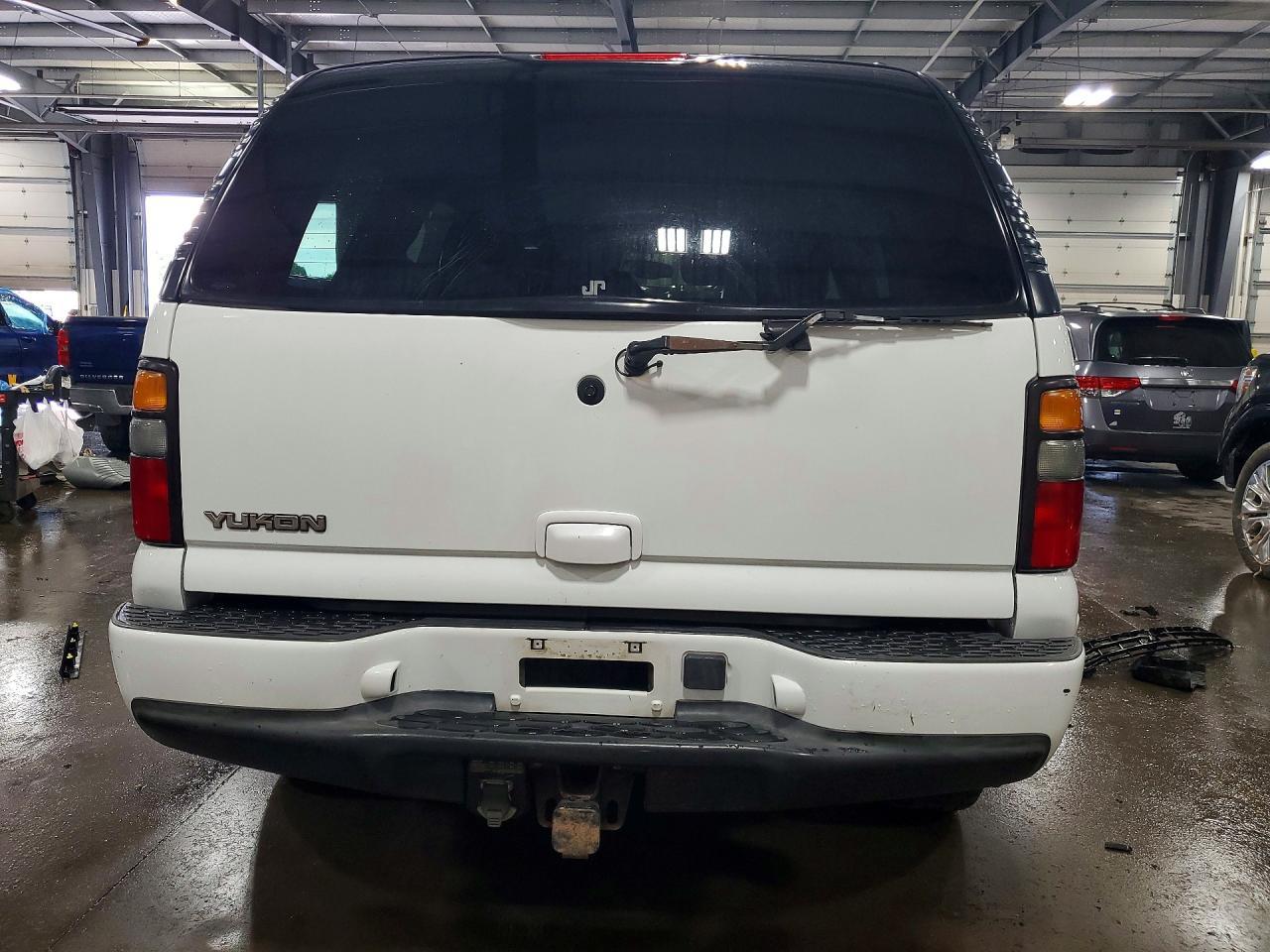 2004 GMC Yukon Denali - Image 6