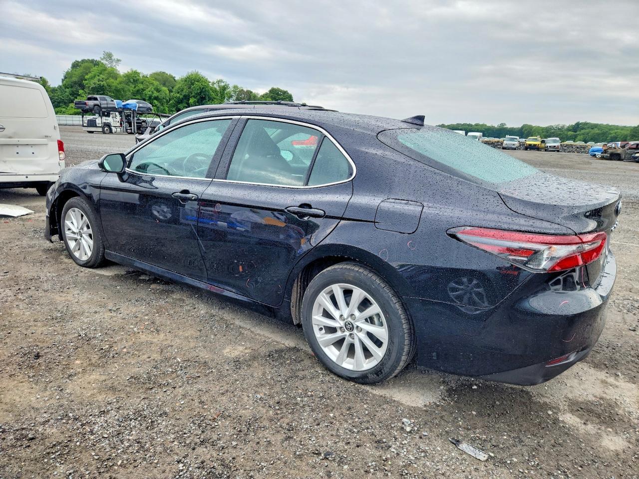 2024 Toyota Camry Le - Фото 2
