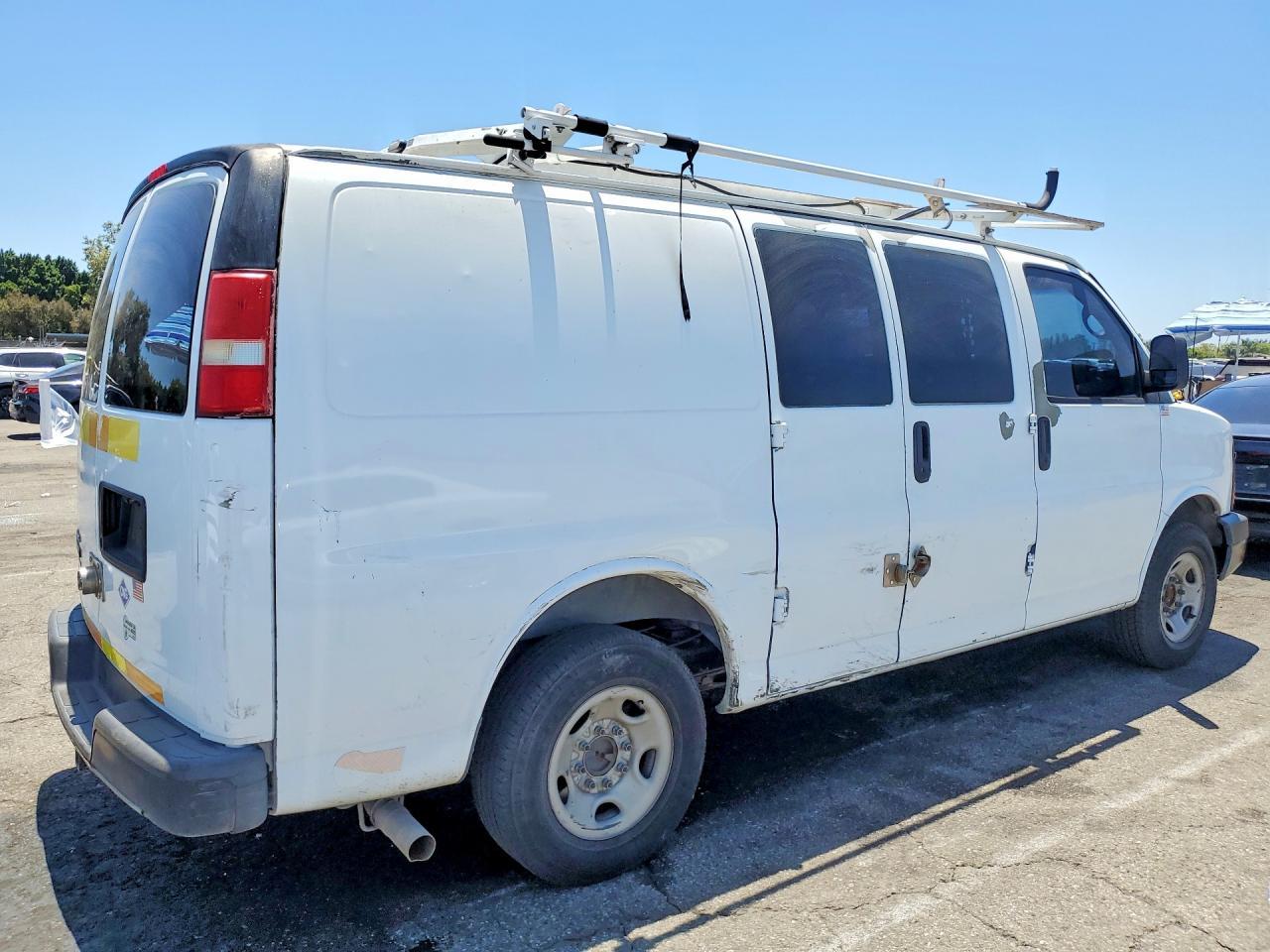 2012 Chevrolet Express 2500 Cargo Delivery Van - Фото 3
