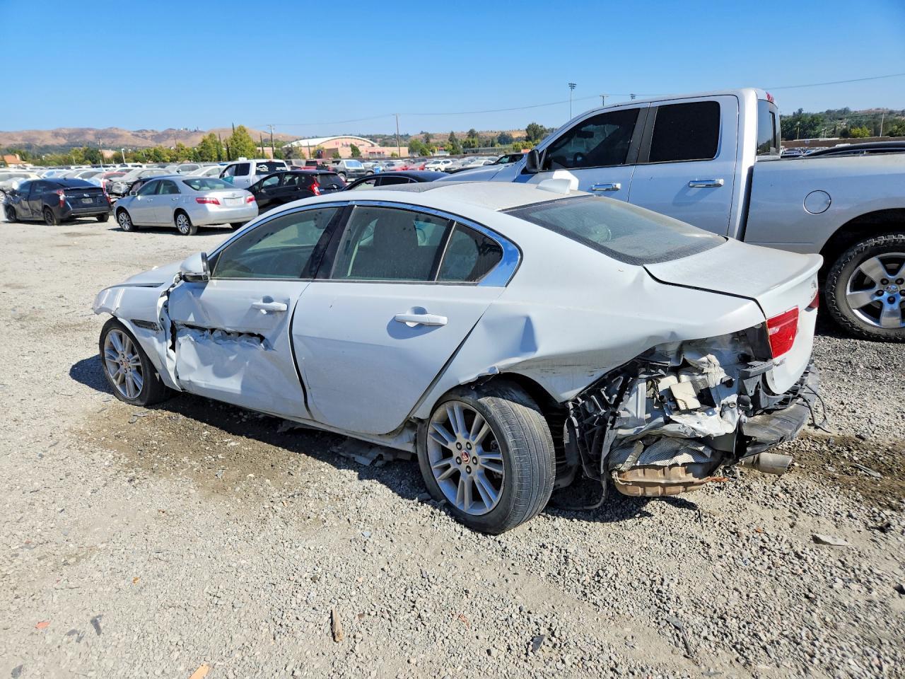 2017 Jaguar Xe Premium - Фото 2