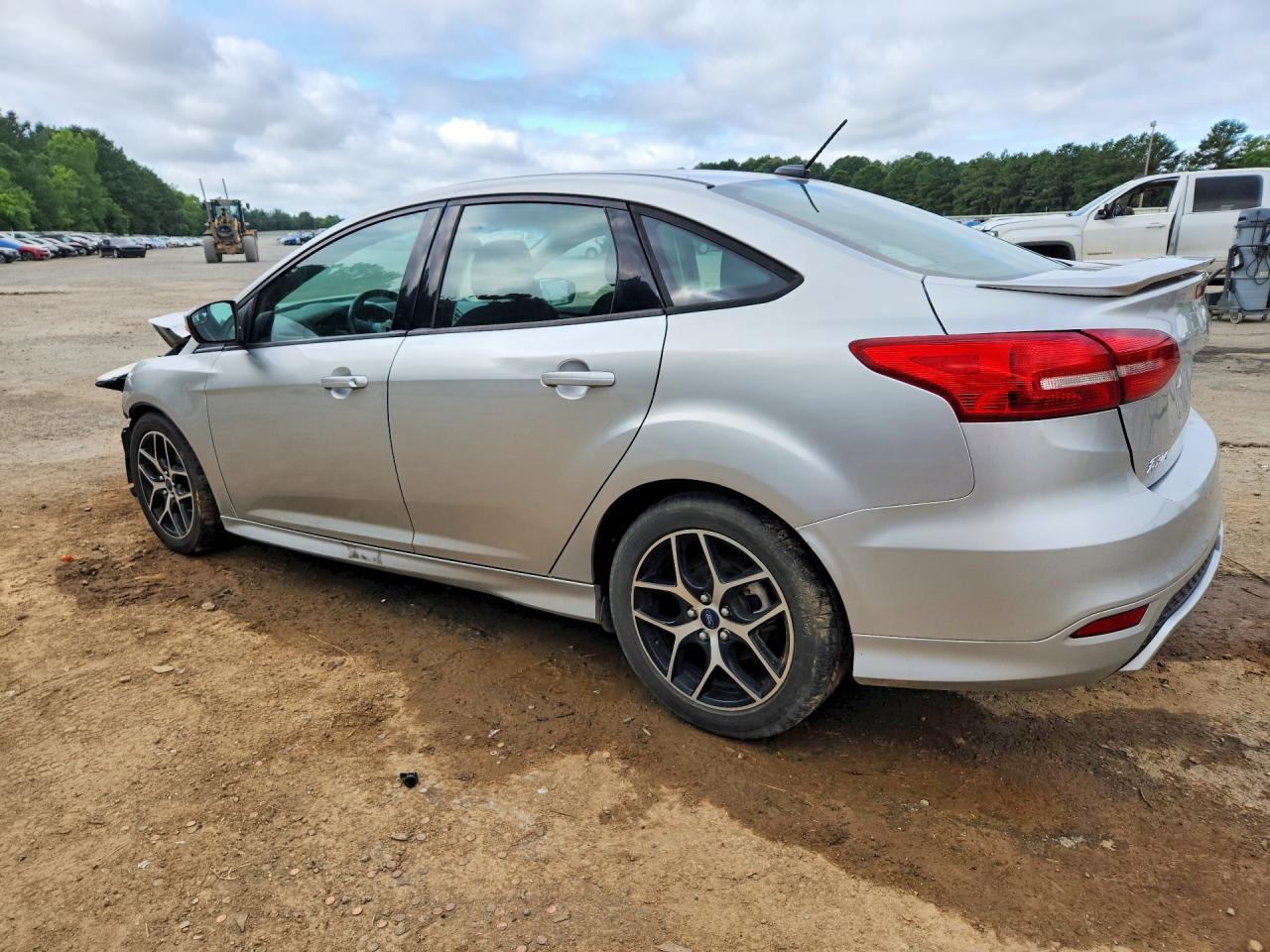 2015 Ford Focus Se - Image 2