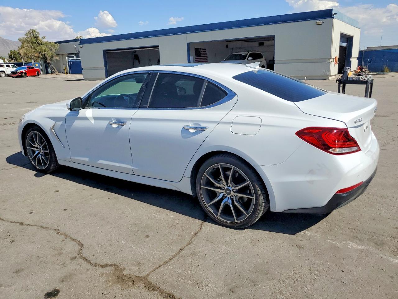 2019 Genesis G70 2.0T Advanced - Фото 2