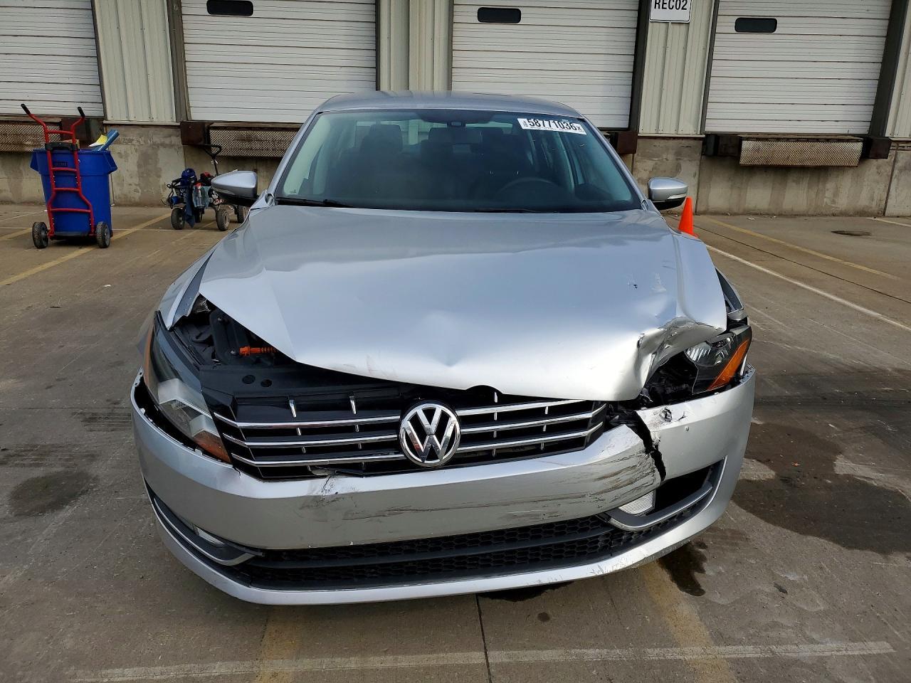 2013 Volkswagen Passat S - Фото 5
