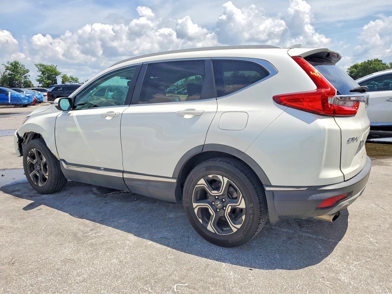 2017 Honda Cr-V Touring - Image 2