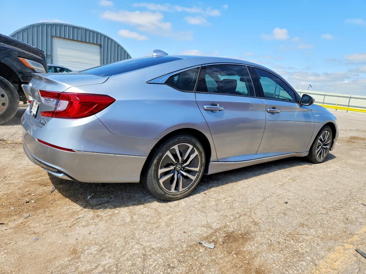 2018 Honda Accord Touring Hybrid - Image 3