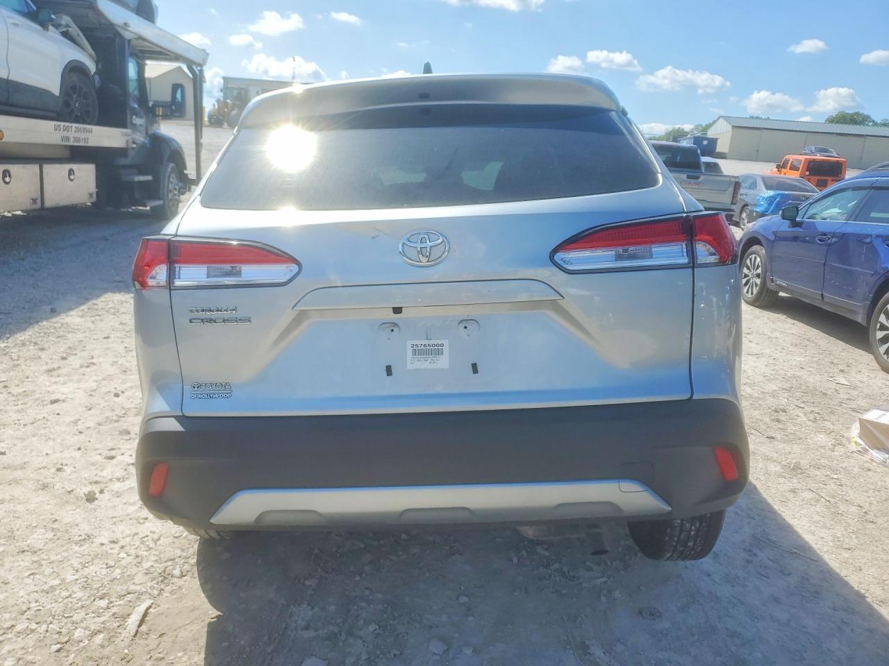 2025 Toyota Corolla Cross L - Фото 6