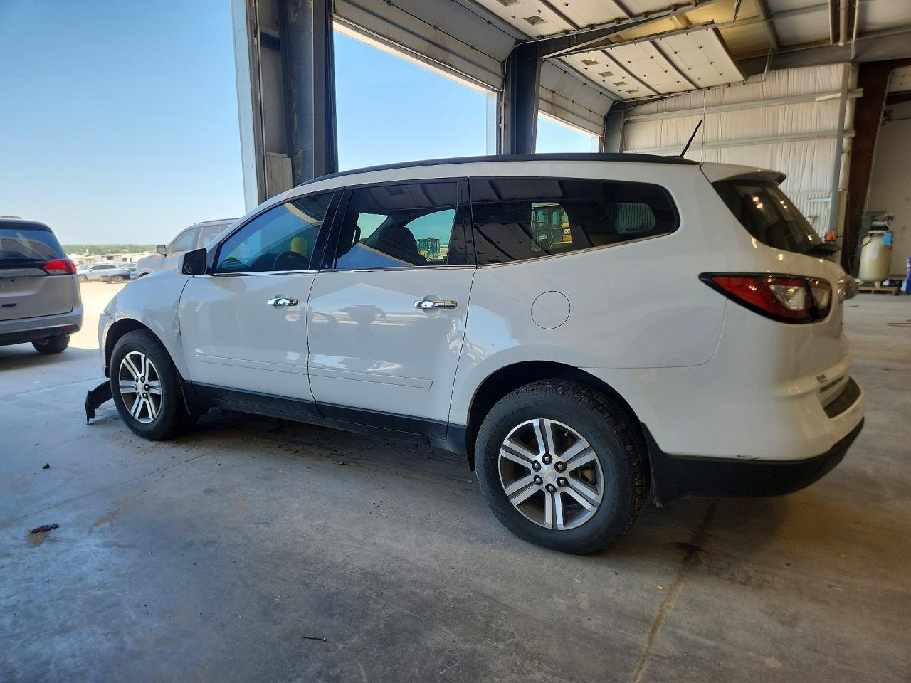 2017 Chevrolet Traverse Lt - Фото 2