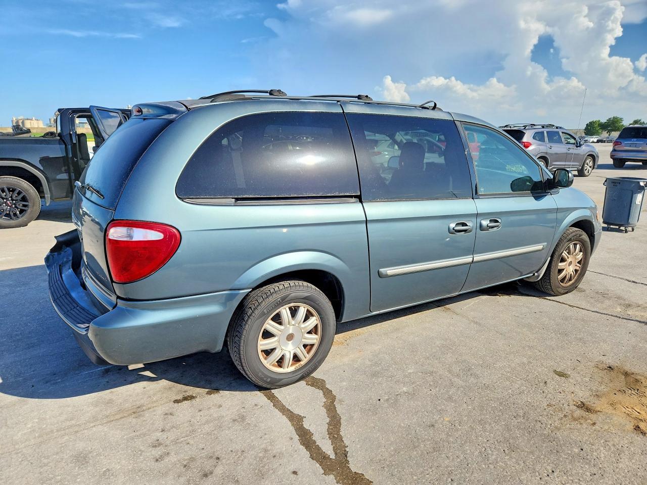 2006 Chrysler Town & Country Touring - Фото 3