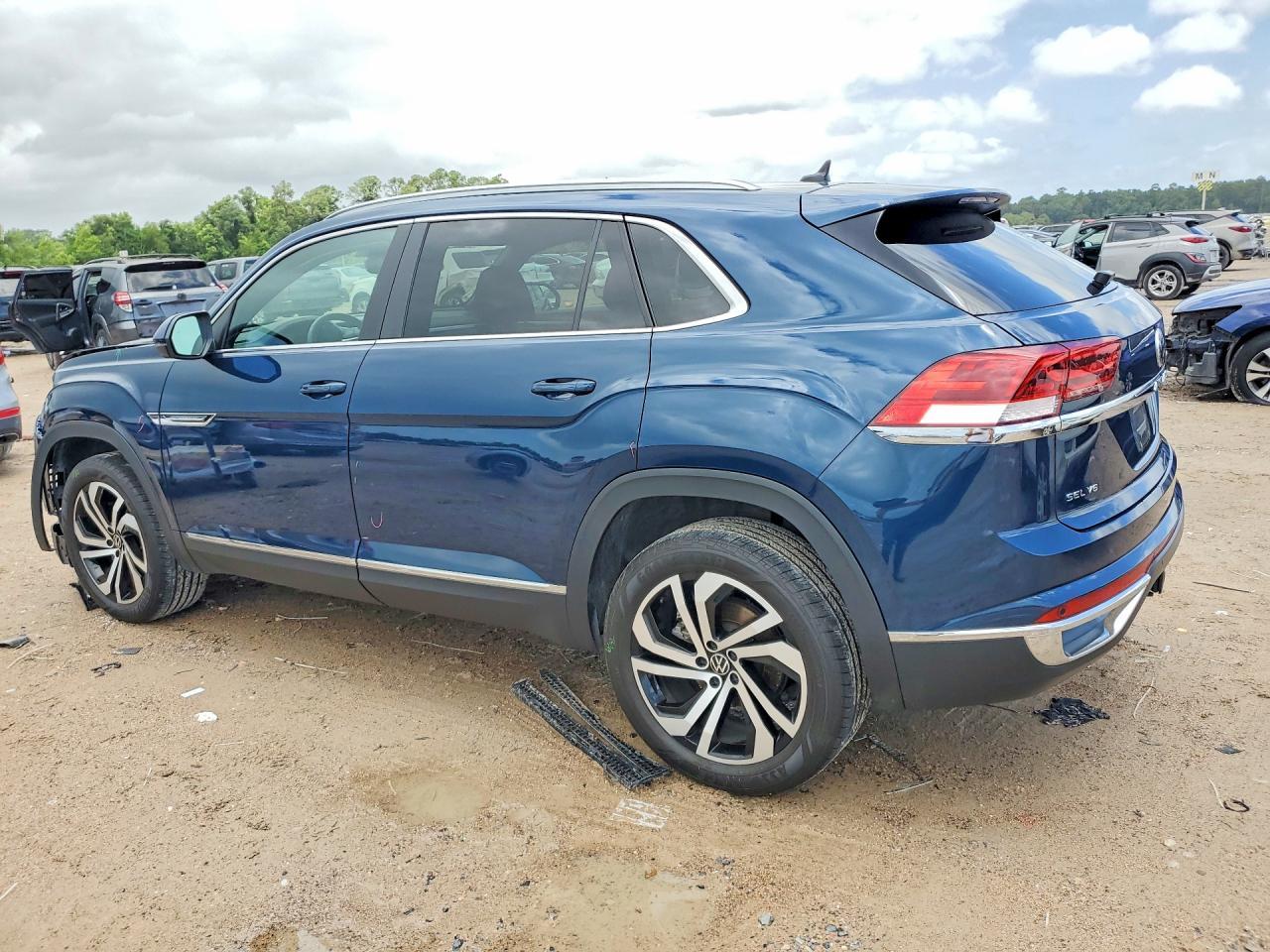 2023 Volkswagen Atlas Cross Sport Sel - Image 2