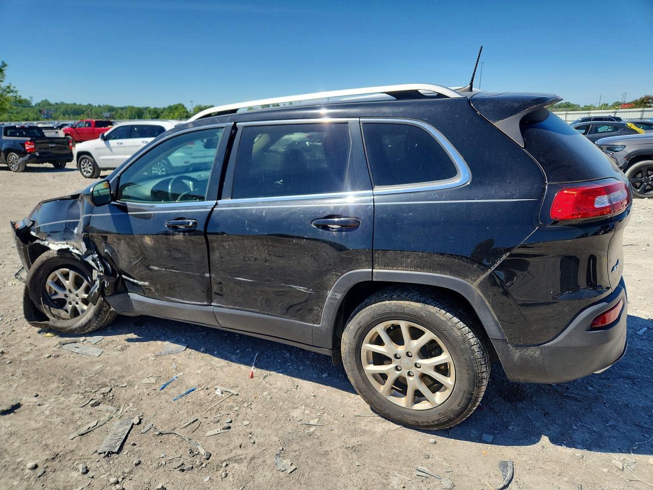 2017 Jeep Cherokee Latitude - Фото 2