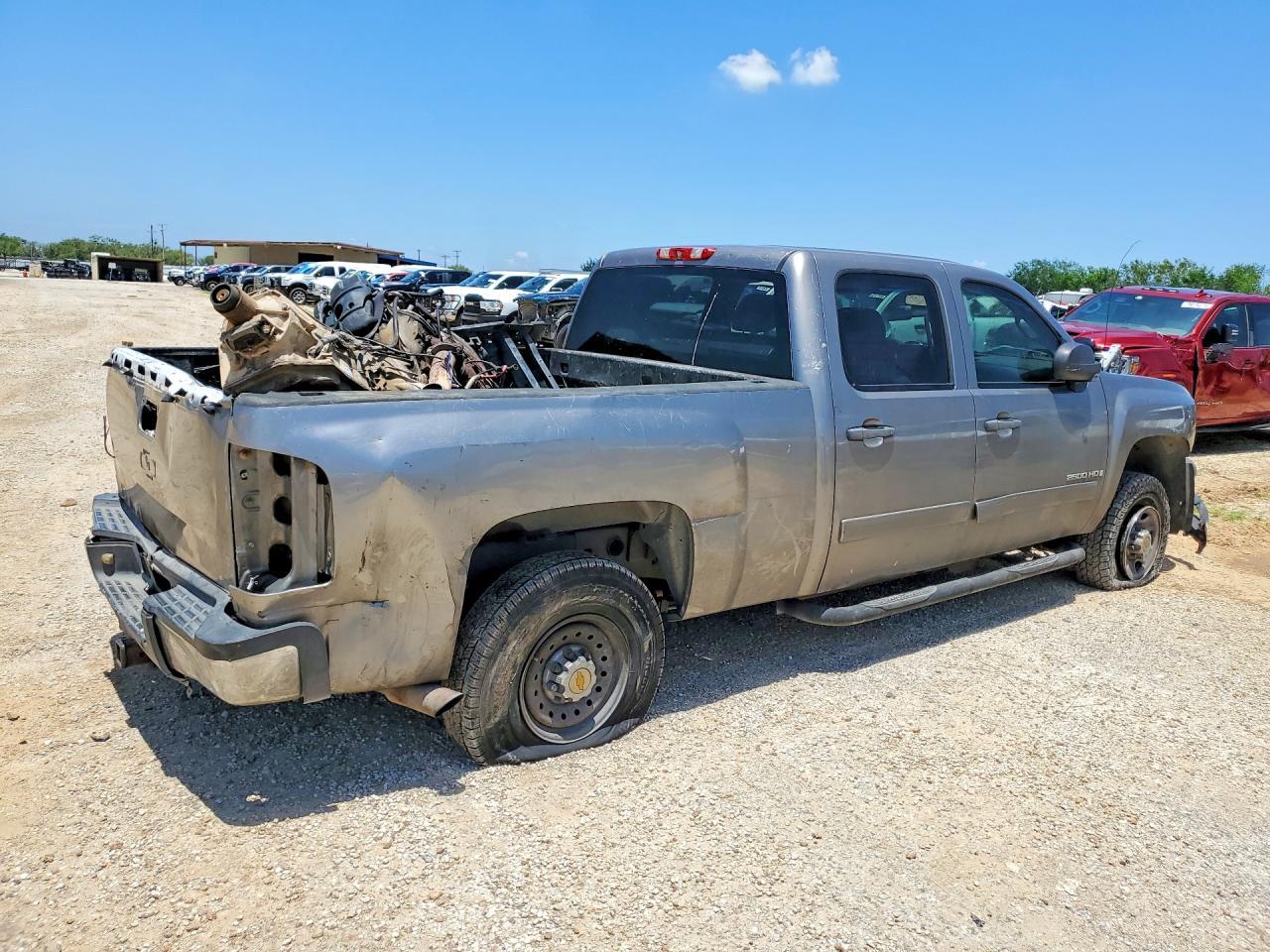 2007 Chevrolet Silverado C2500 Heavy Duty - Image 3
