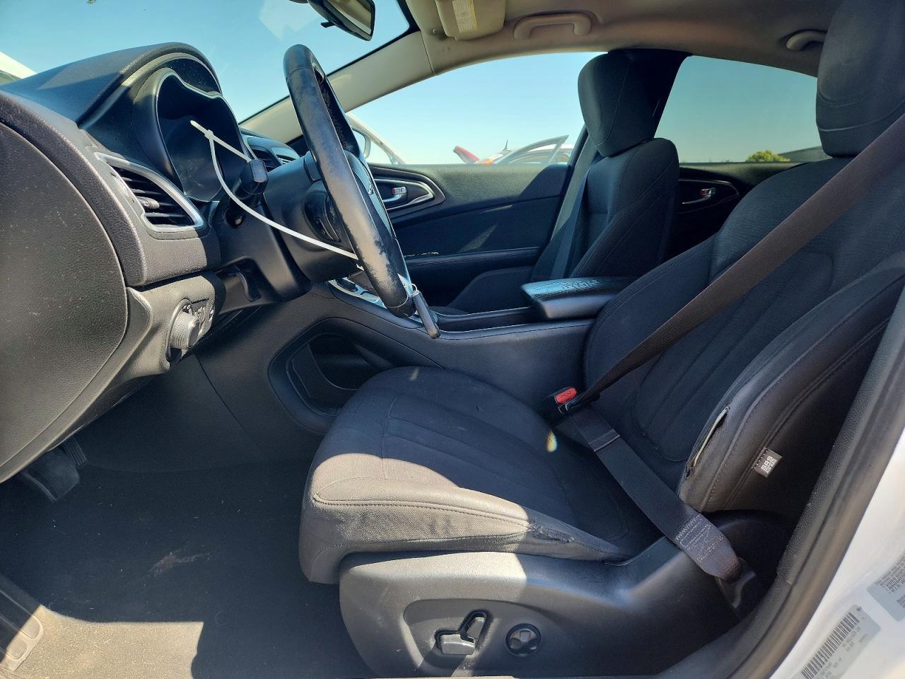 2015 Chrysler 200 Limited - Image 7