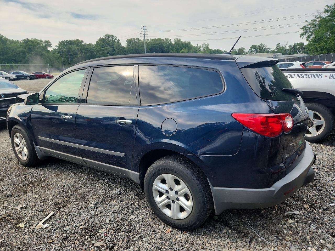 2011 Chevrolet Traverse Ls - Image 2