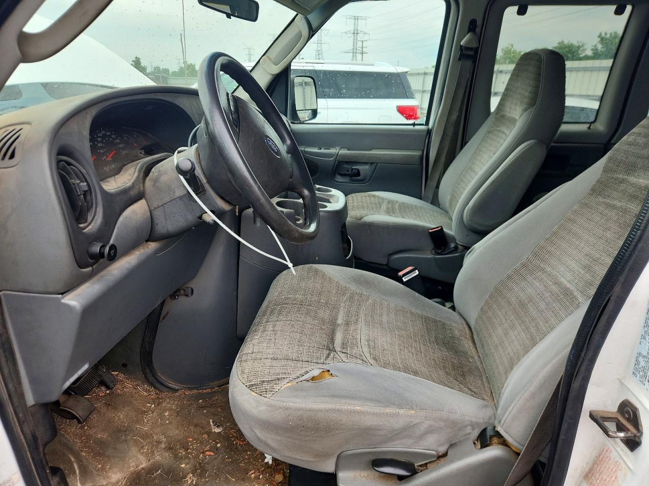 2004 Ford Econoline E350 Super Duty Wagon - Image 7