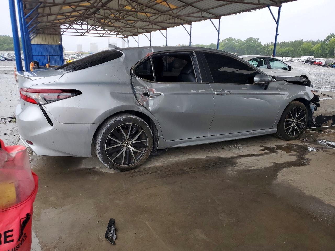2023 Toyota Camry Se - Image 3