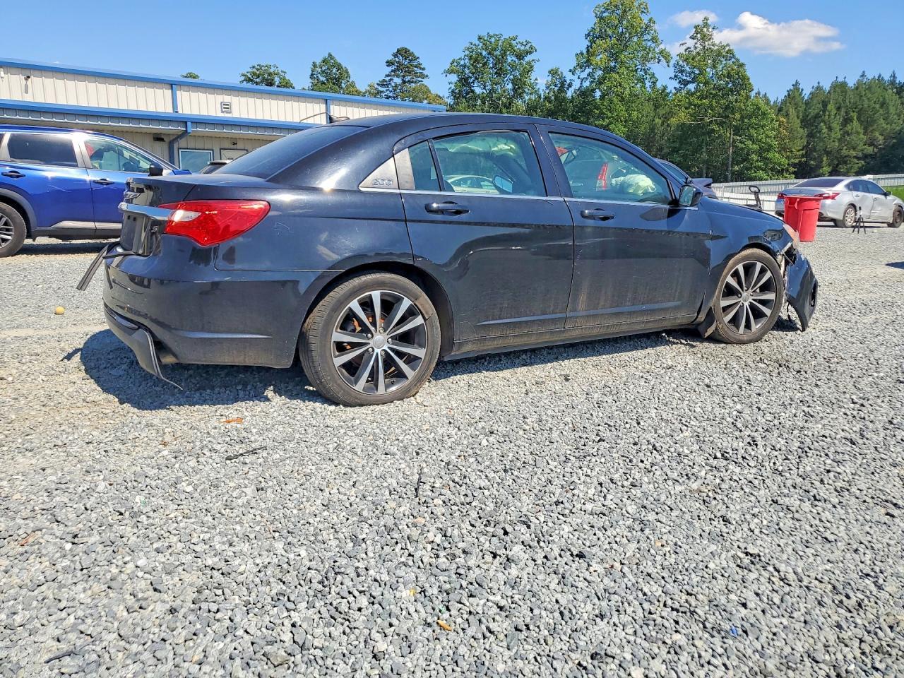 2014 Chrysler 200 - Image 3