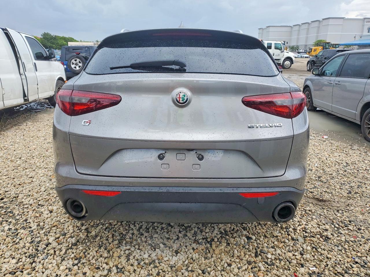 2018 Alfa Romeo Stelvio - Image 6