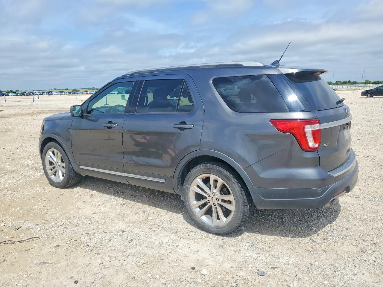 2018 Ford Explorer Xlt - Image 2