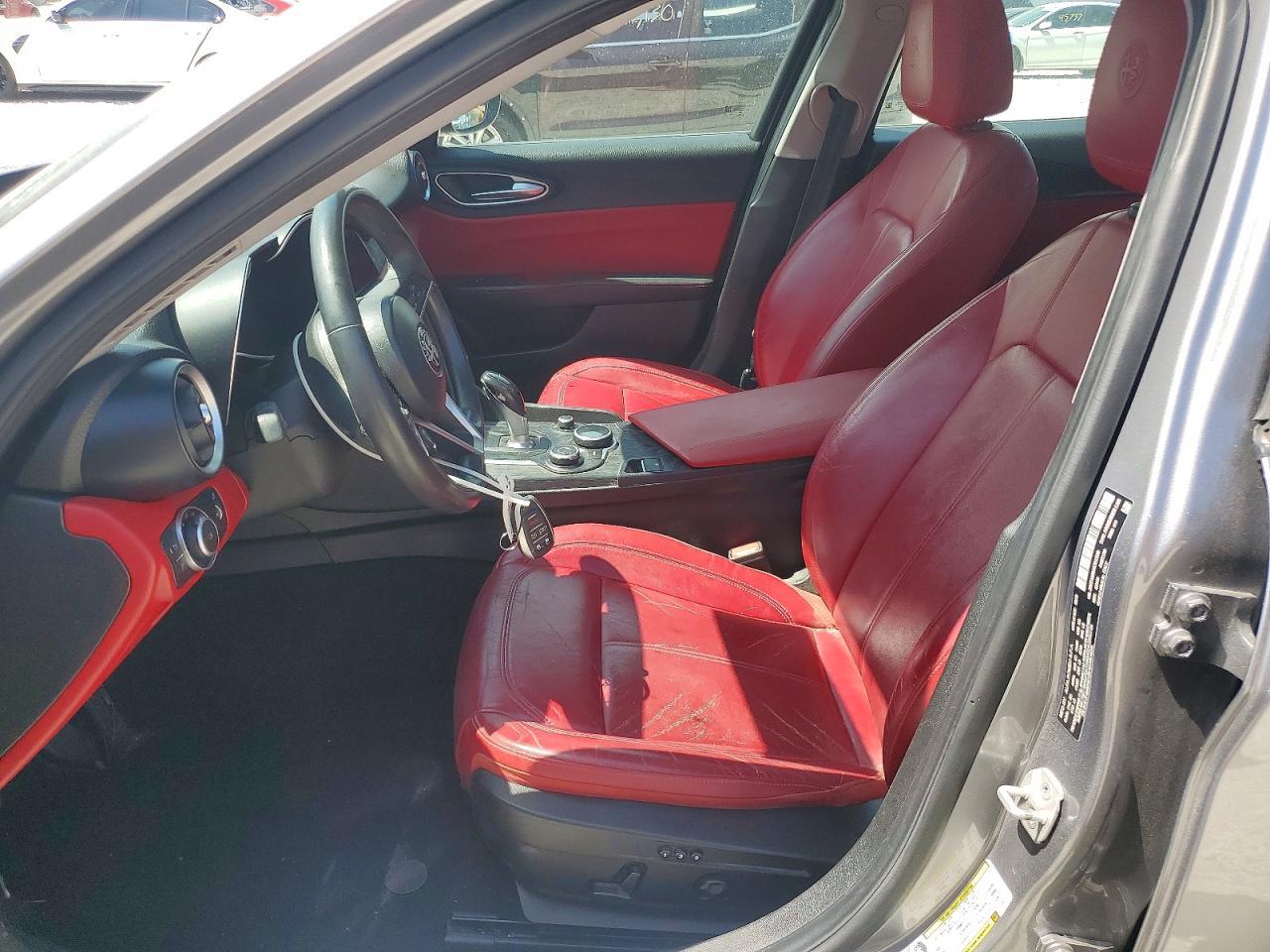 2019 Alfa Romeo Giulia - Image 7