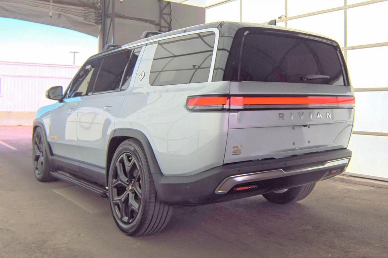 2023 Rivian R1S Adventure - Фото 3