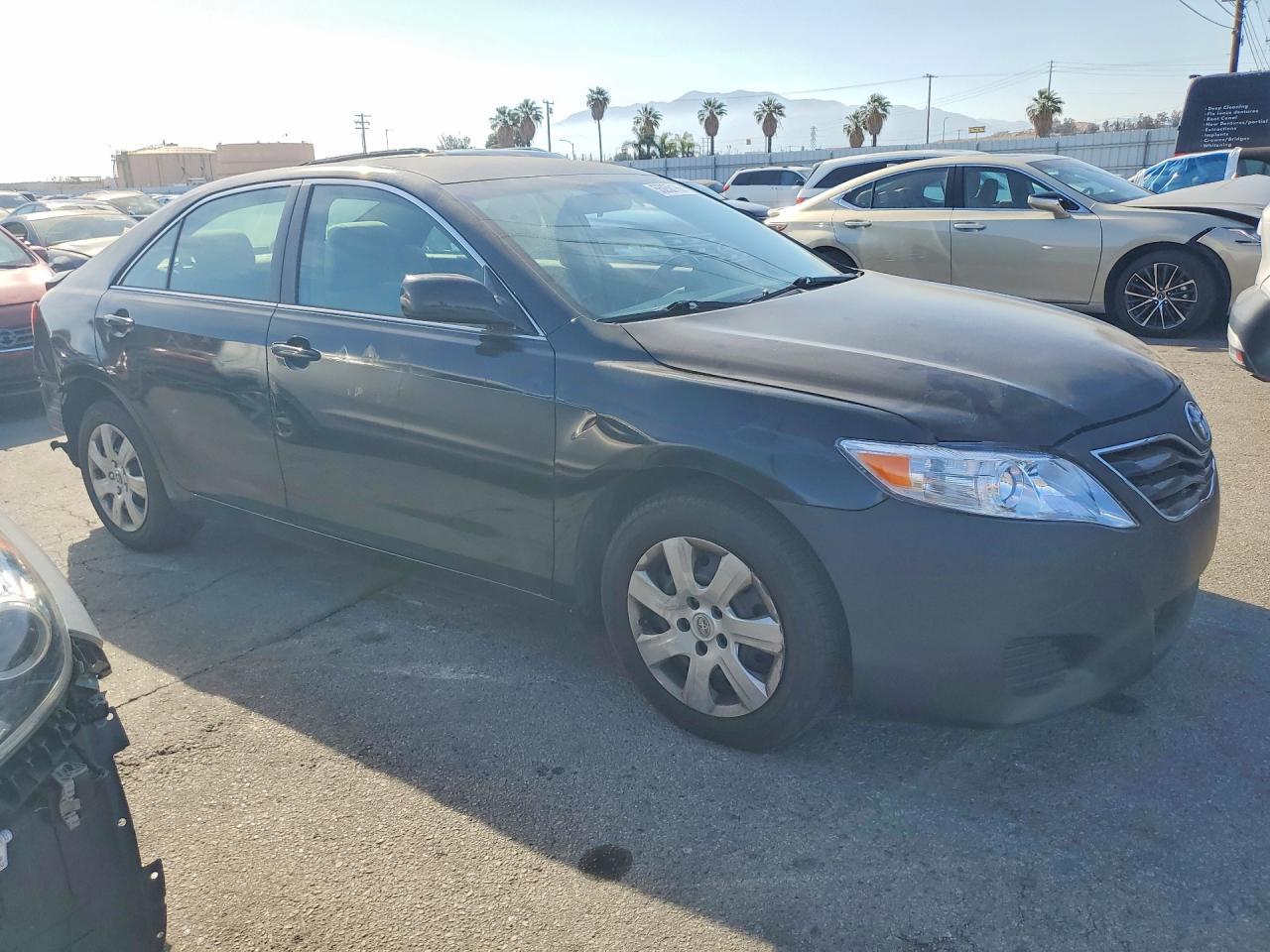 2011 Toyota Camry Le - Фото 4