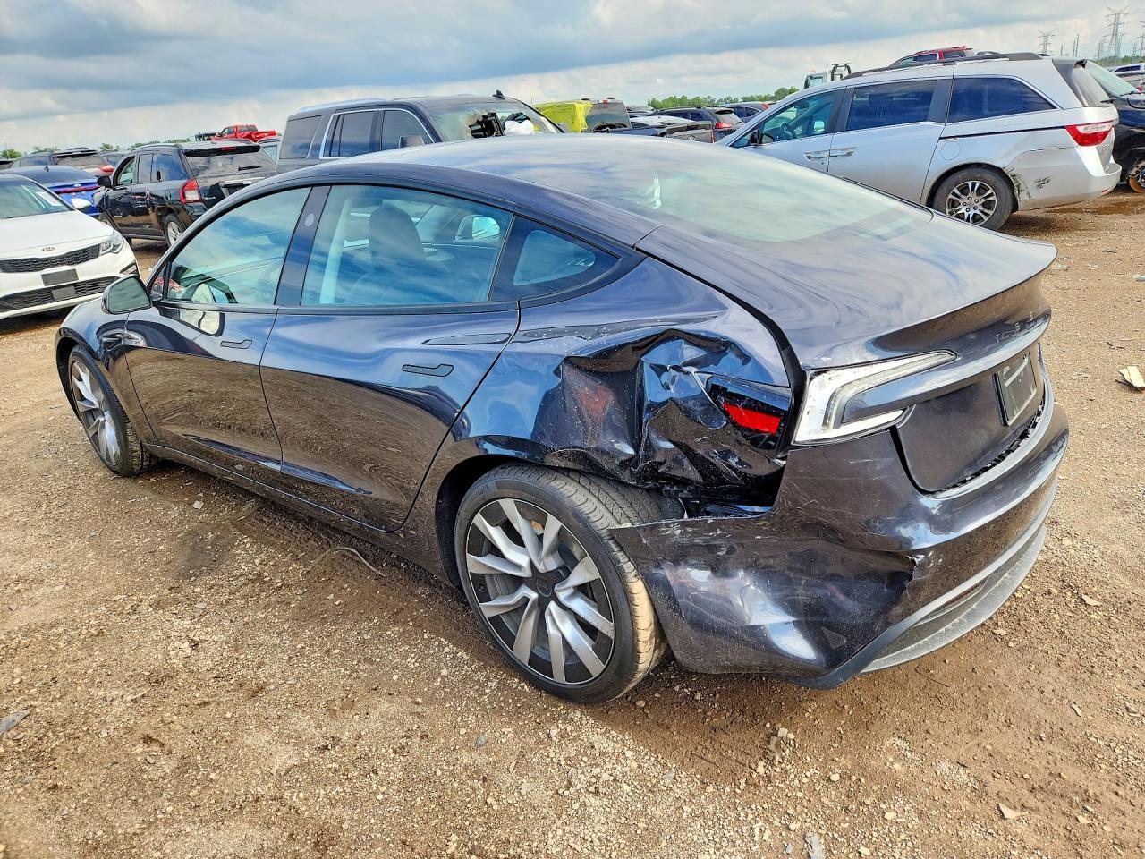 2024 Tesla Model 3 - Фото 2