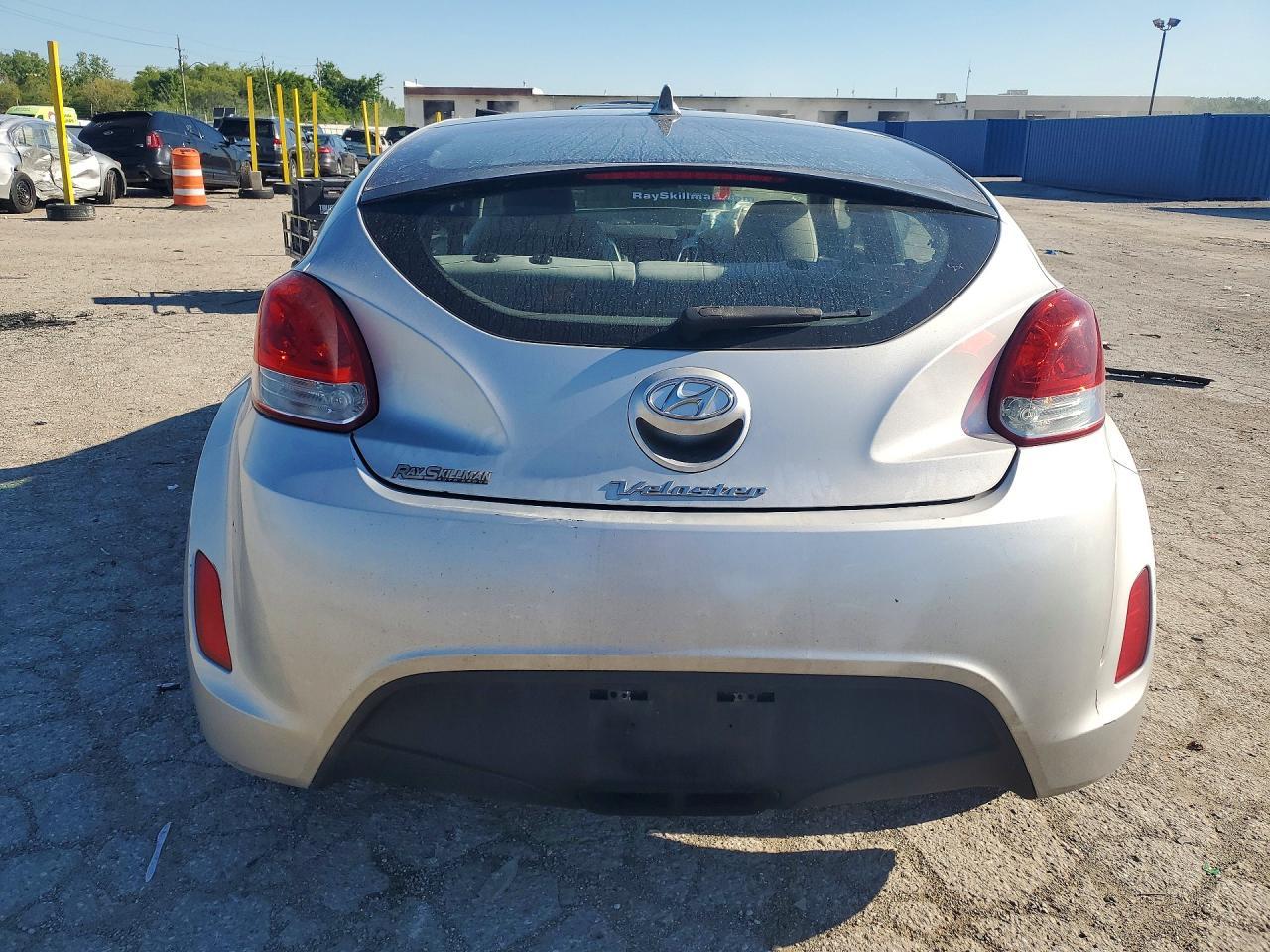 2012 Hyundai Veloster Base - Image 6