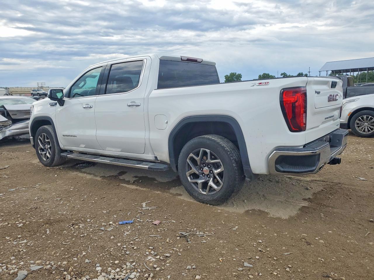 2023 GMC Sierra K1500 Slt - Image 2