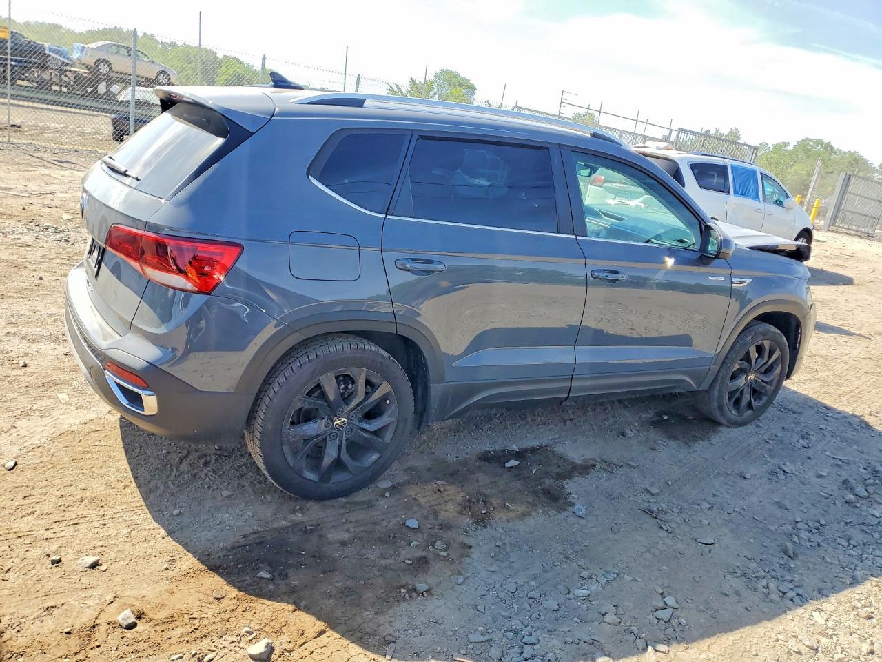 2023 Volkswagen Taos Se - Фото 3