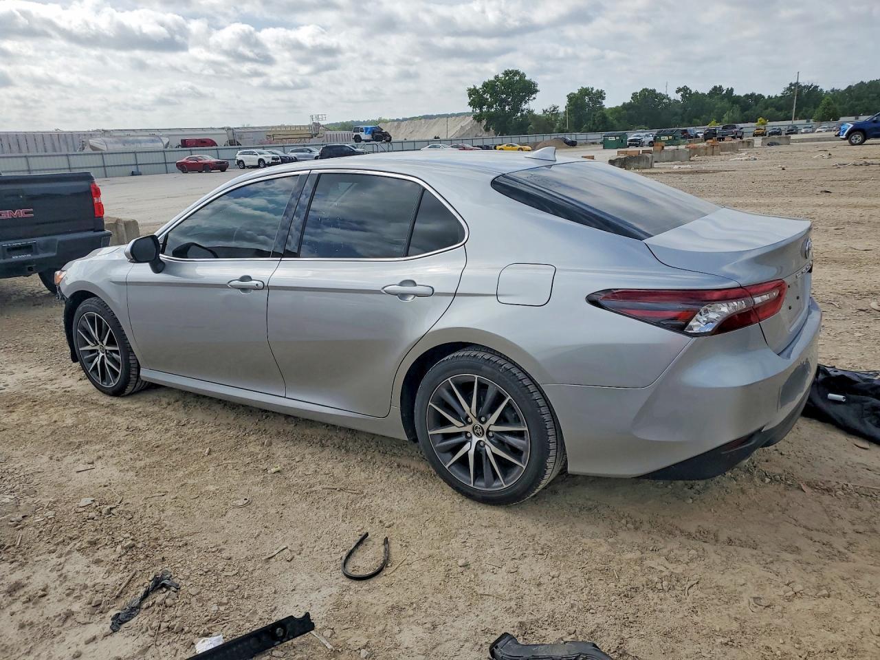 2022 Toyota Camry Xle - Image 2