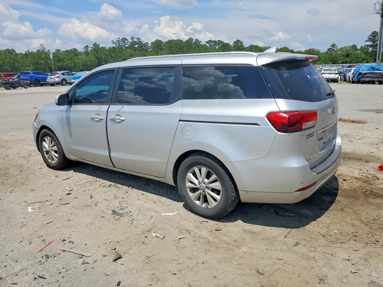 2015 Kia Sedona Lx - Image 2