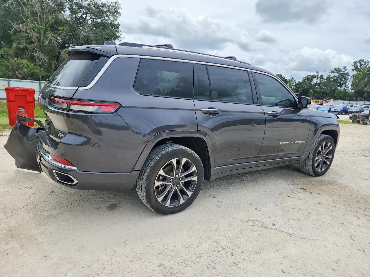 2022 Jeep Grand Cherokee L Overland - Image 3