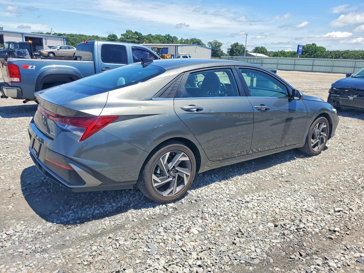 2026 Hyundai Elantra Limited - Image 3