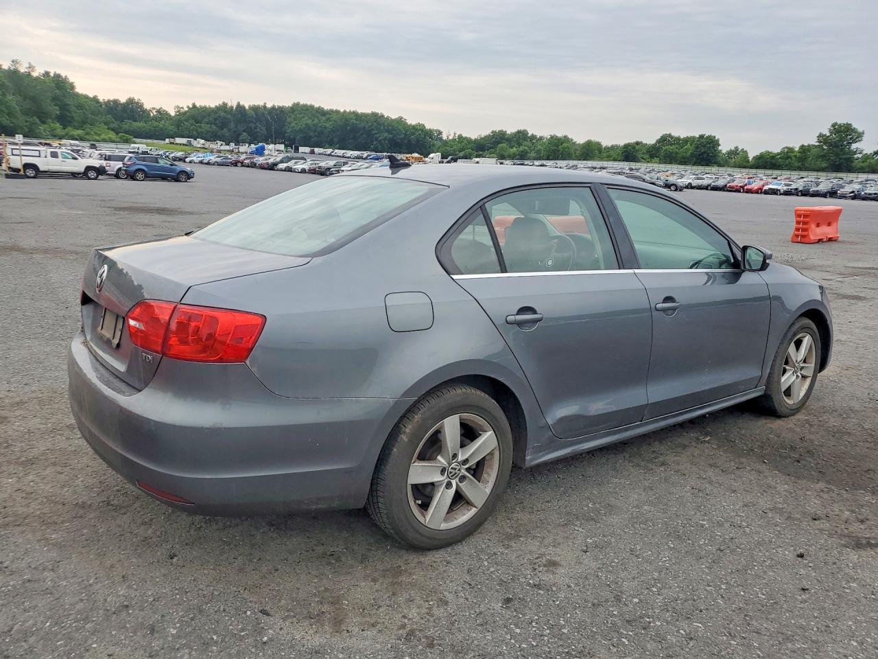 2014 Volkswagen Jetta Tdi - Image 3