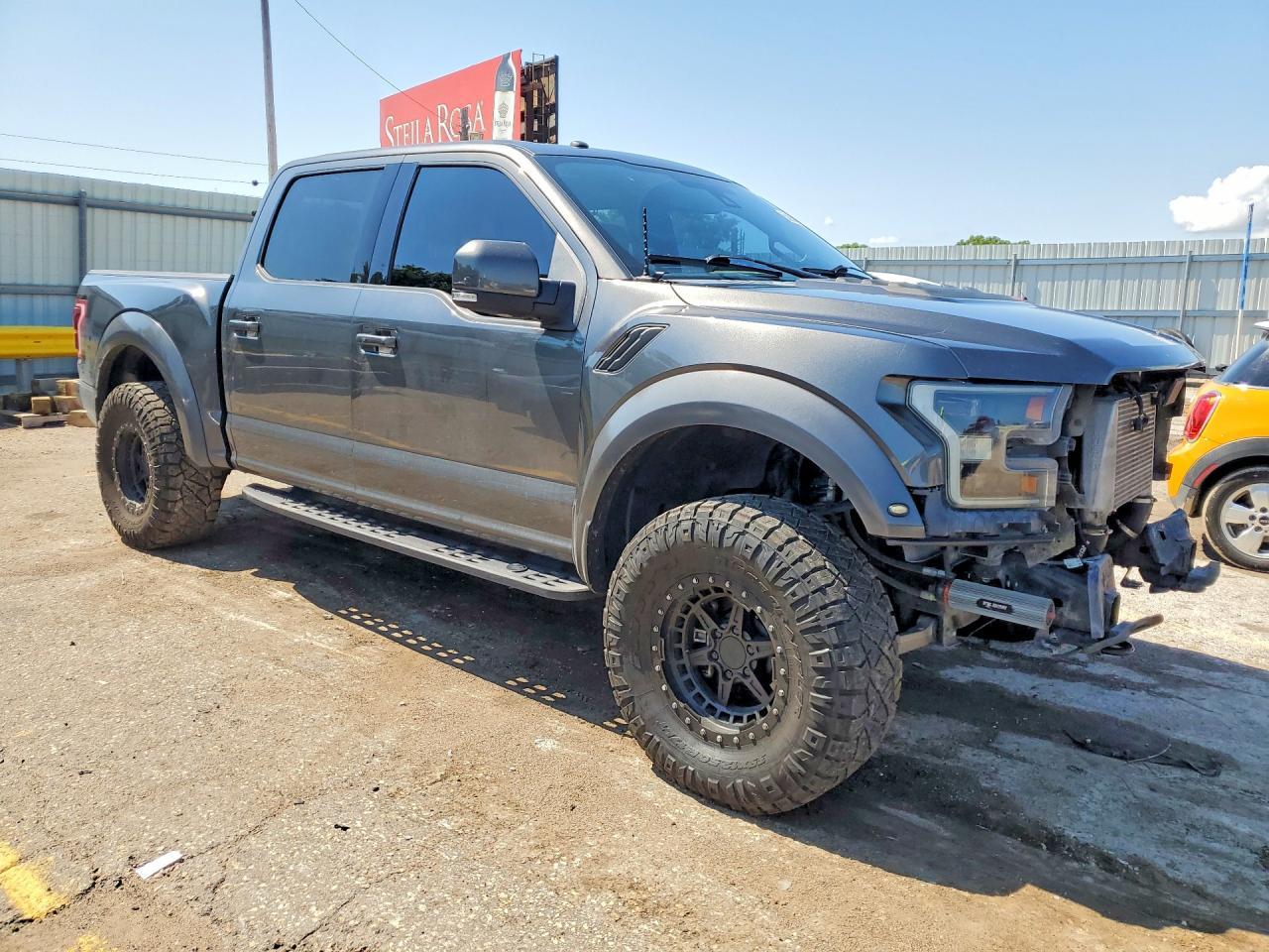 2017 Ford F150 Raptor - Фото 4
