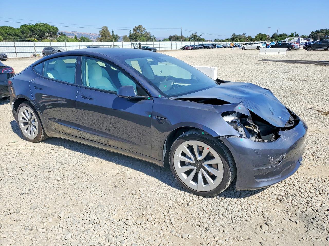 2023 Tesla Model 3 - Фото 4