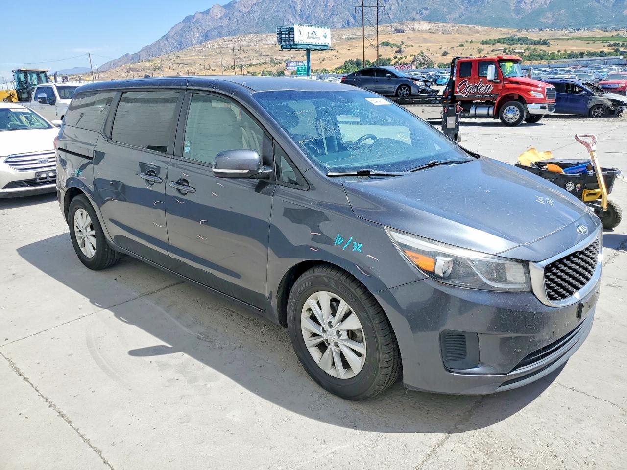 2017 Kia Sedona Lx - Фото 4