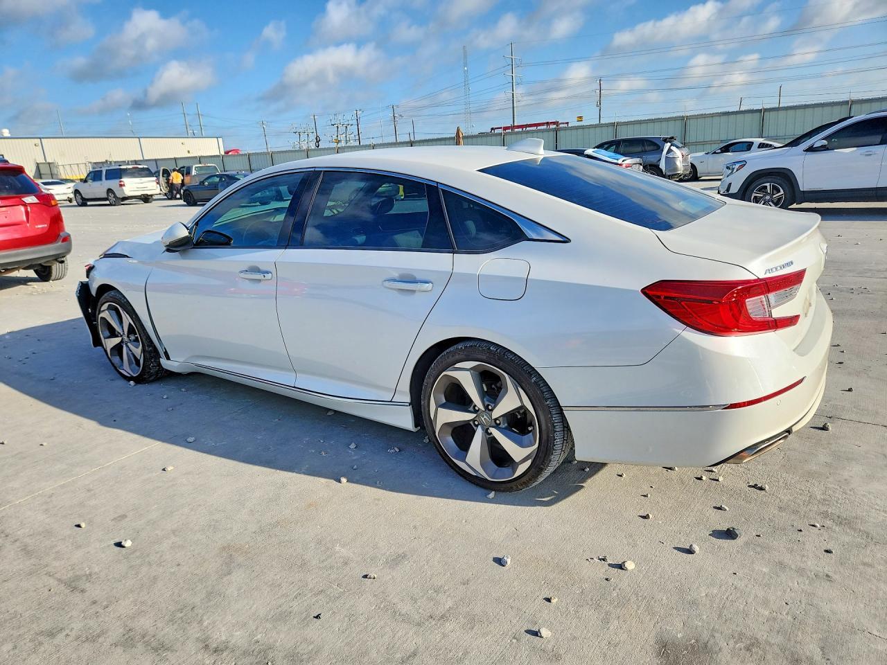 2020 Honda Accord Touring - Фото 2