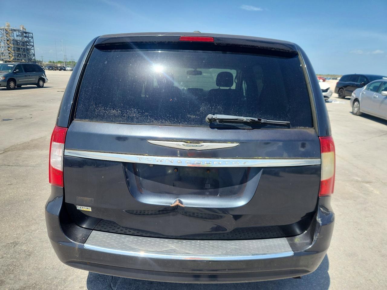 2014 Chrysler Town & Country Touring - Фото 6