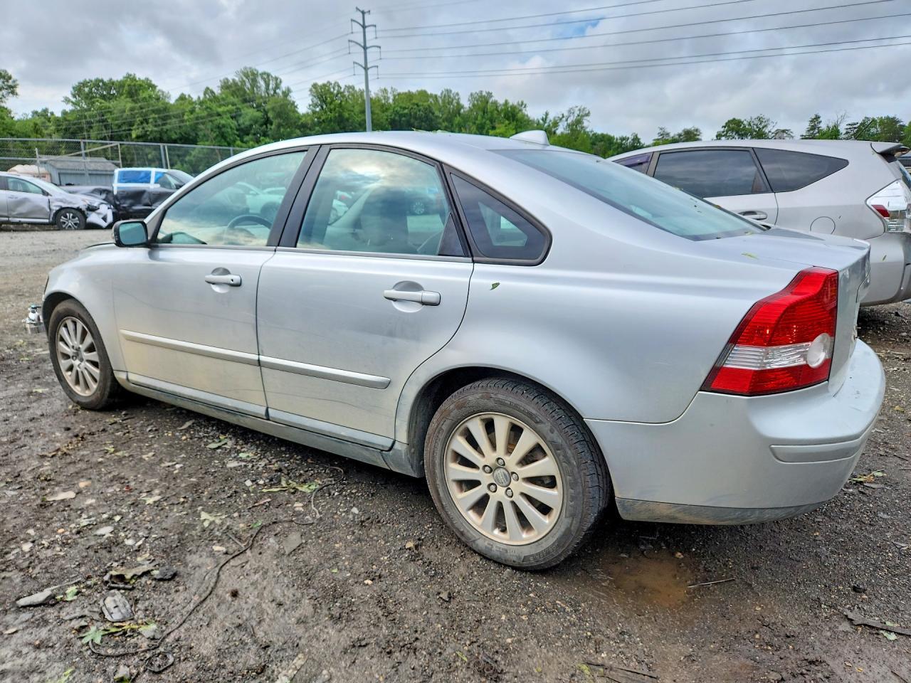 2005 Volvo S40 2.4I - Image 2