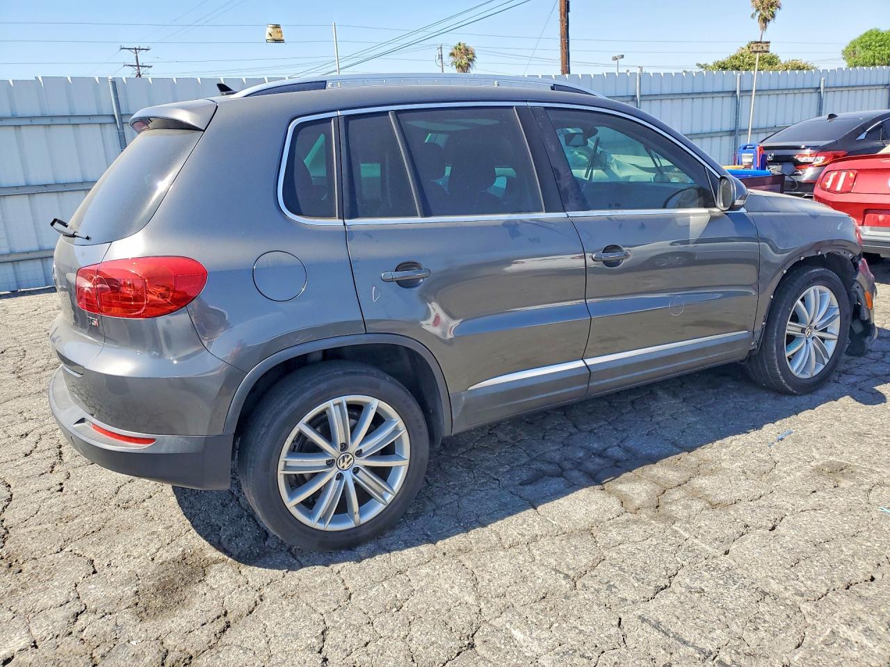 2016 Volkswagen Tiguan S - Фото 3
