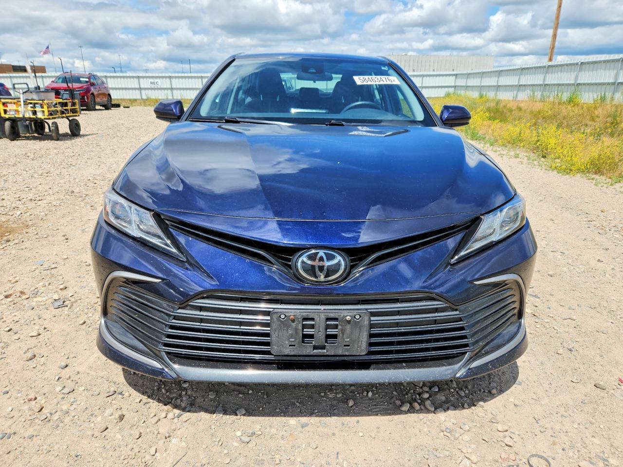 2022 Toyota Camry Le - Фото 5