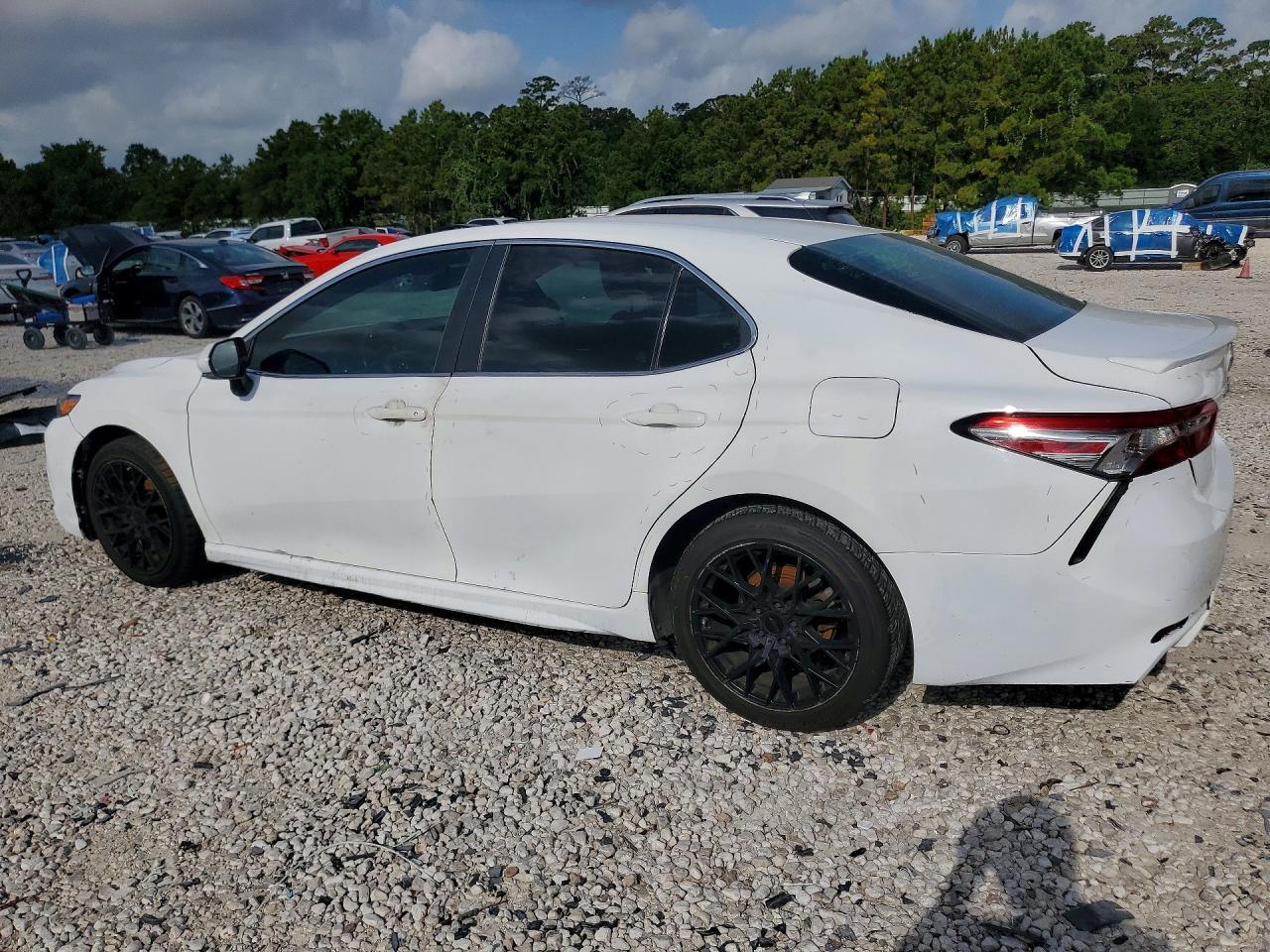 2018 Toyota Camry Se - Фото 2